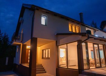 Refugiu în inima naturii: Cozy House Crivaia, locul unde weekendul la Văliug capătă farmec