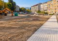 Zeci de paleți cu pavele și borduri au ajuns pe șantierul din Catanga. Lucrările de modernizare avansează